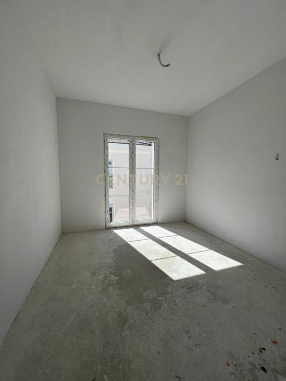 WE SELL INDIVIDUAL VILLA – ROLLING HILLS LAKE !!