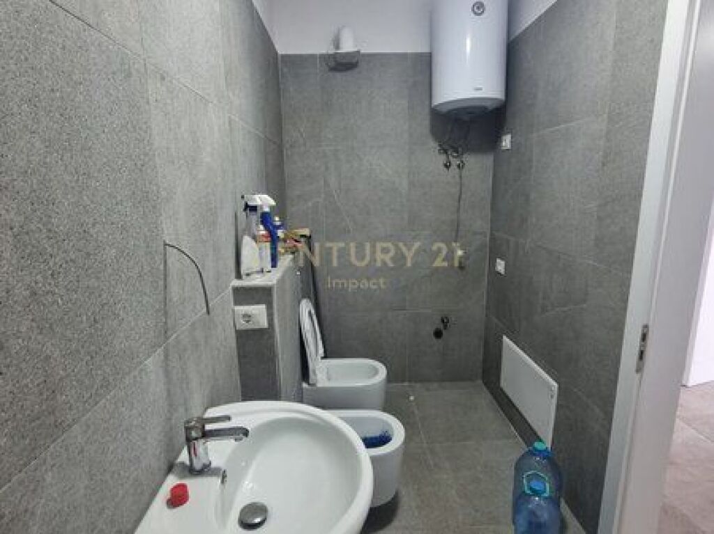 Apartament 2+1+2+ Post parkimi me qira pranë Spitalit QSUT!