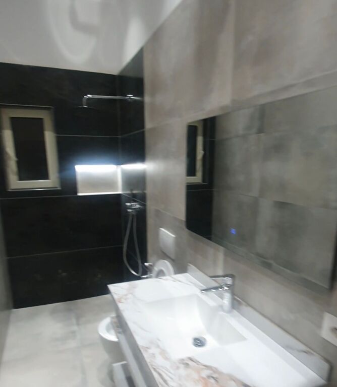 Jepet apartament me qira 1+1