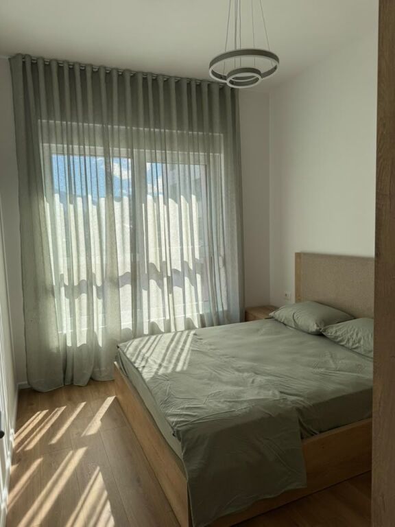 🏢Nella zona di Ali Demi, Rezidenca Kadiu affitta un appartamento 1+1, appena arredato. 500 Euro   