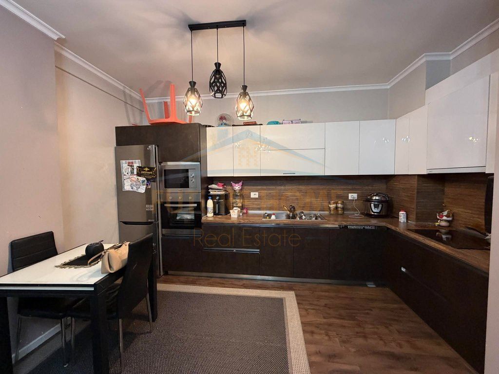 Shitet, Apartament 2+1+2, Astir, Unaza e Re