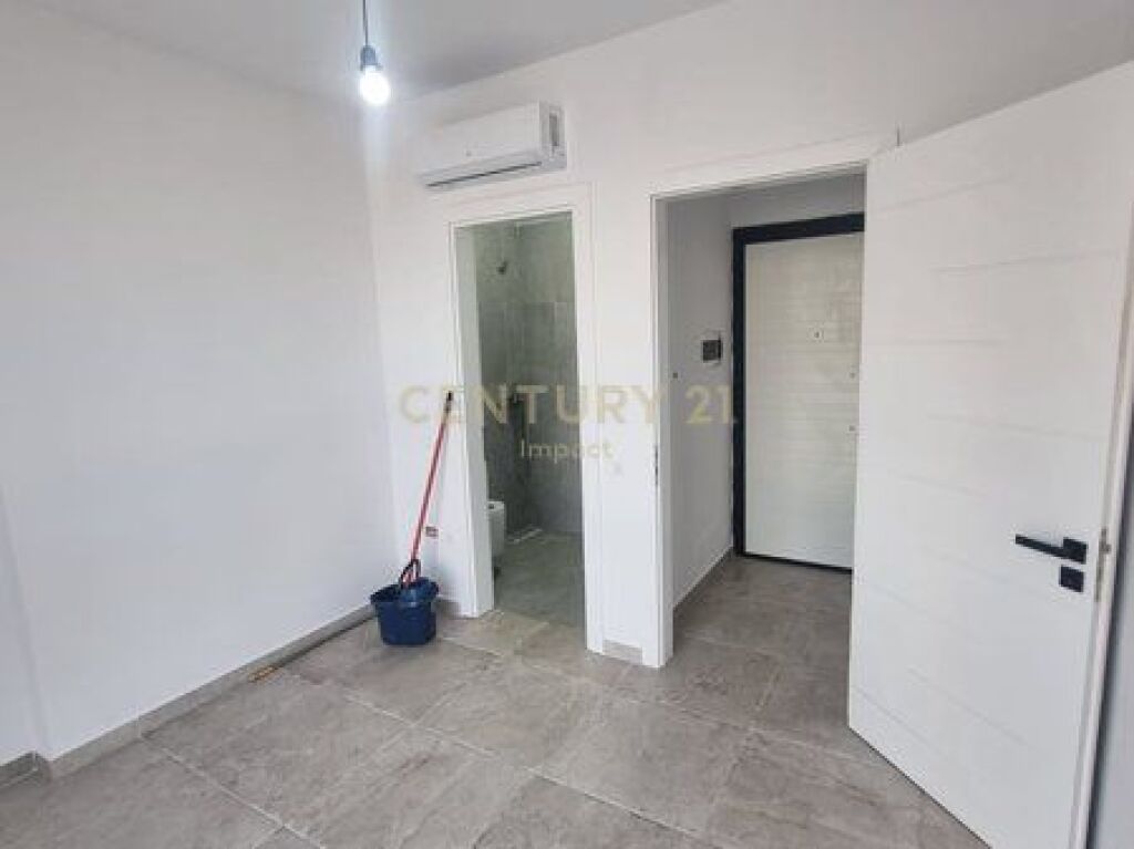 Apartament 2+1+2+ Post parkimi me qira pranë Spitalit QSUT!