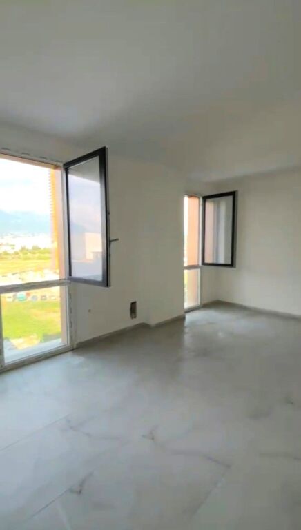Ne zonen e Rruges Jordan Misja jepet me qera apartament 2+1+2, bosh 65,000Leke
