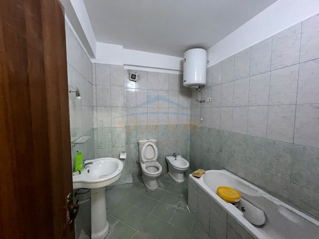Shitet, Apartament 2+1+2, Nenkalimi i Kodres se Diellit, Tiranë.