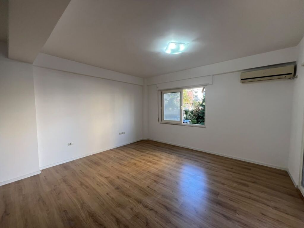 Shitet, Apartament 2+1+2, Nenkalimi i Kodres se Diellit, Tiranë.  Empire74854