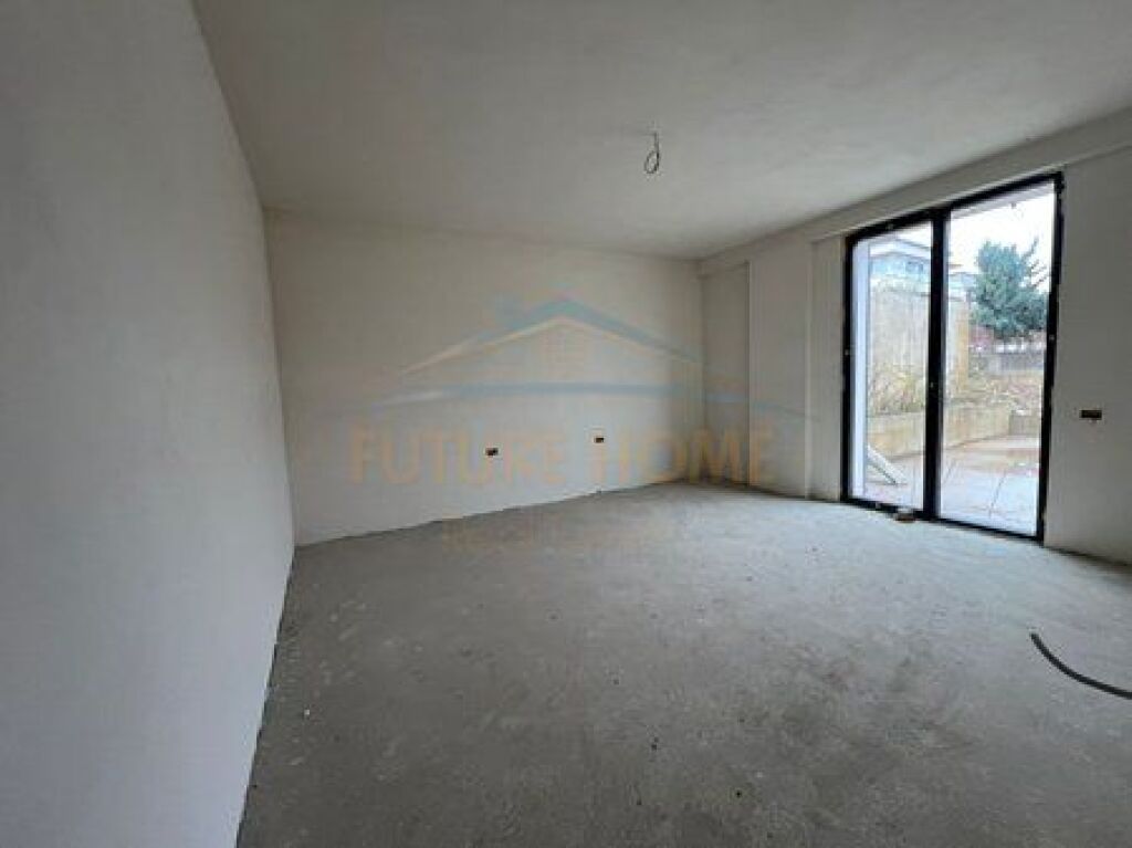 Shitet, Apartament 2+1+2+2 Poste Parkimi, Tulipan Residence, Tiranë PRO60460