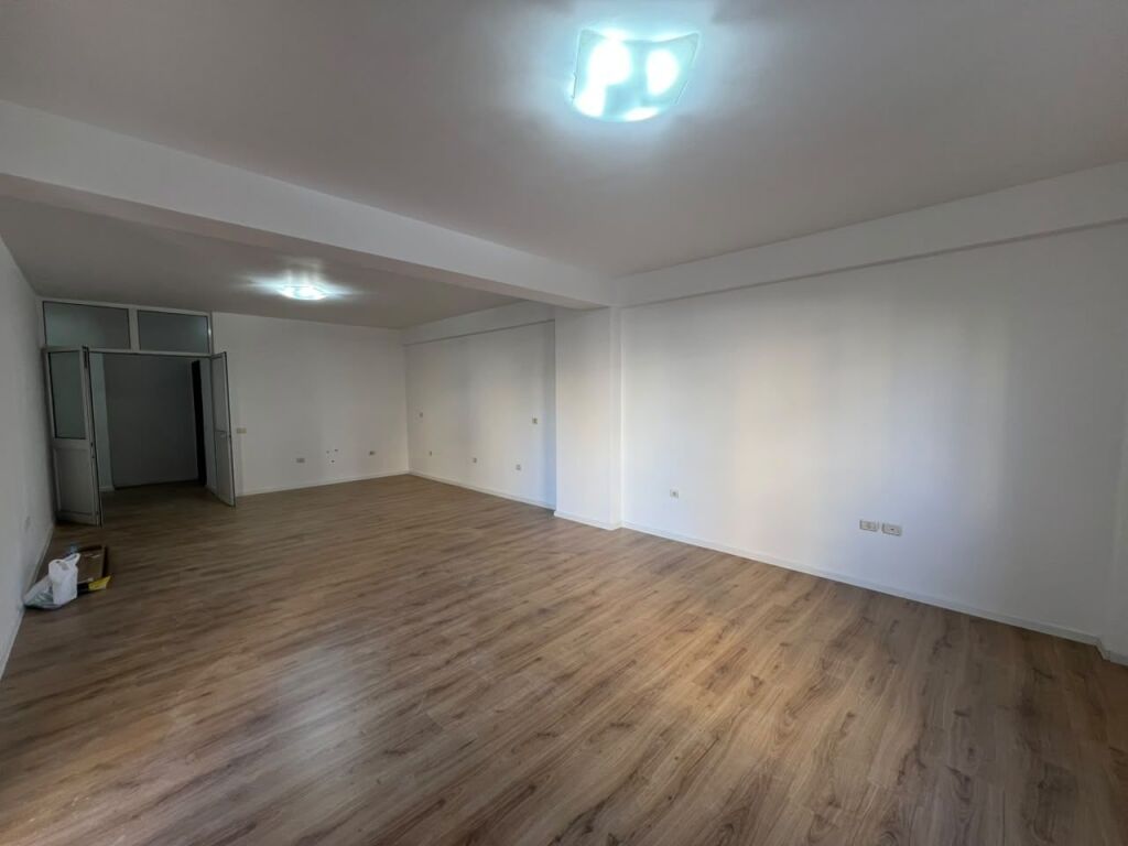 Shitet, Apartament 2+1+2, Nenkalimi i Kodres se Diellit, Tiranë.  Empire74854