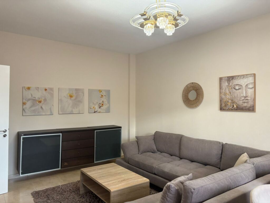 Apartament 2+1+ post parkimi per qera Sauk !