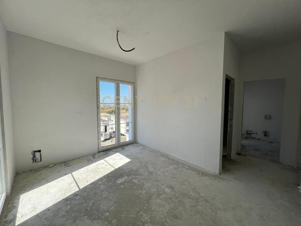 WE SELL INDIVIDUAL VILLA – ROLLING HILLS LAKE !!