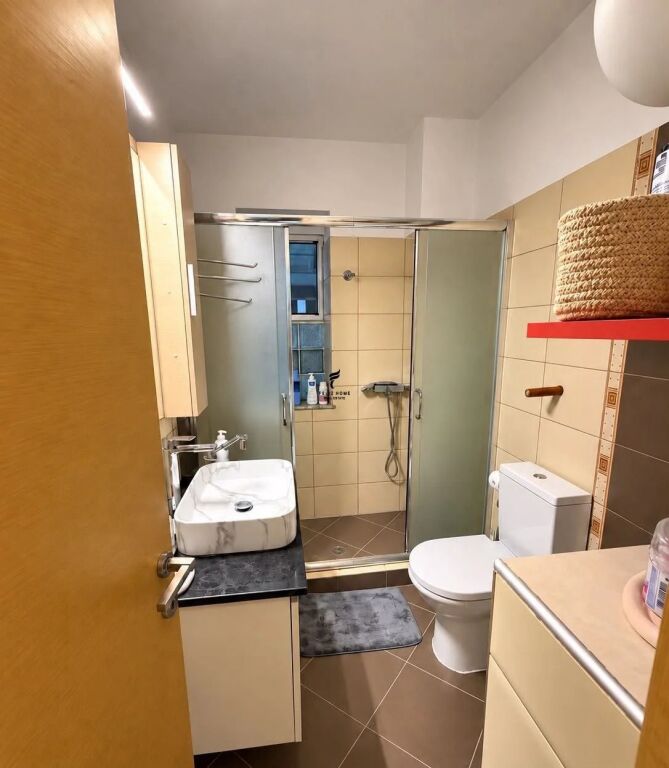 APARTAMENT ME QERA 1+1 VASIL SHANTO 90.000 LEKE FH-95322