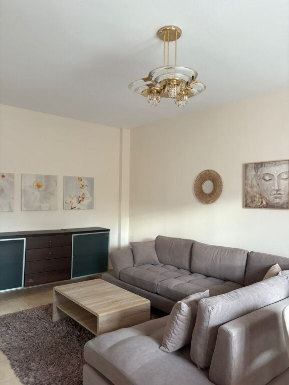 Apartament 2+1+ post parkimi per qera Sauk !