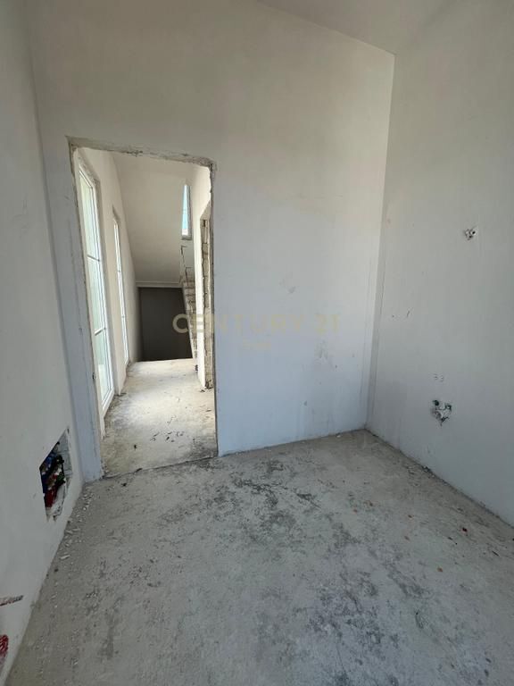 WE SELL INDIVIDUAL VILLA – ROLLING HILLS LAKE !!