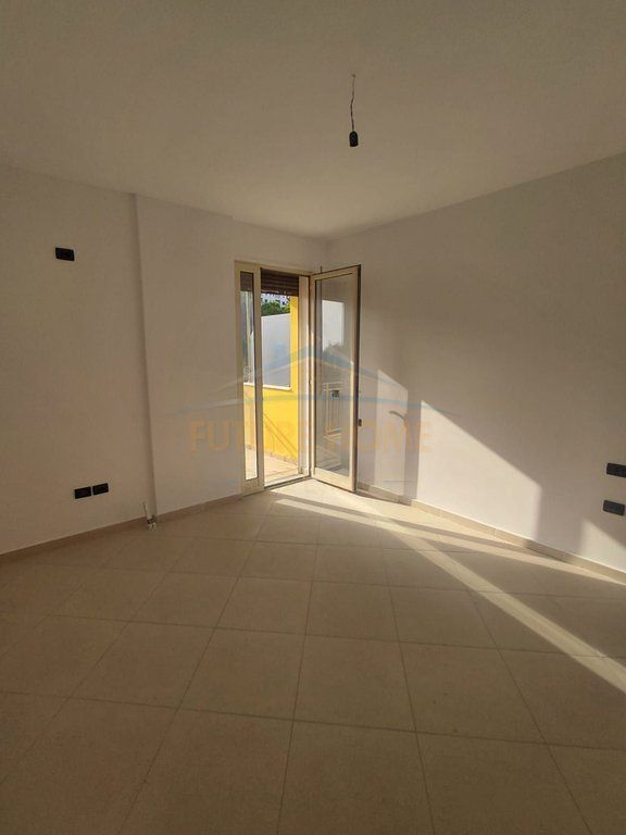 Shitet, Apartament 2+1+3 Ballkone, Vila e Zogut, Durres