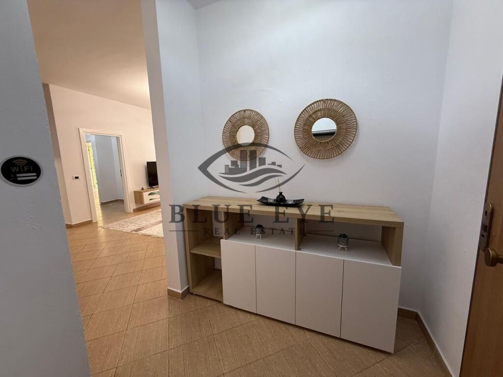 Jepet me qira apartament 2+1+1 pranë Tregut Veror, Plazh – Durrës!