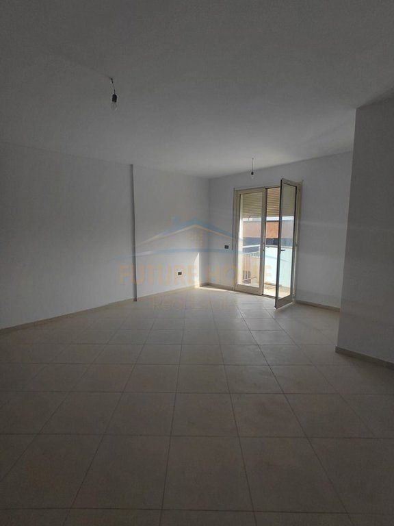 Shitet, Apartament 2+1+3 Ballkone, Vila e Zogut, Durres