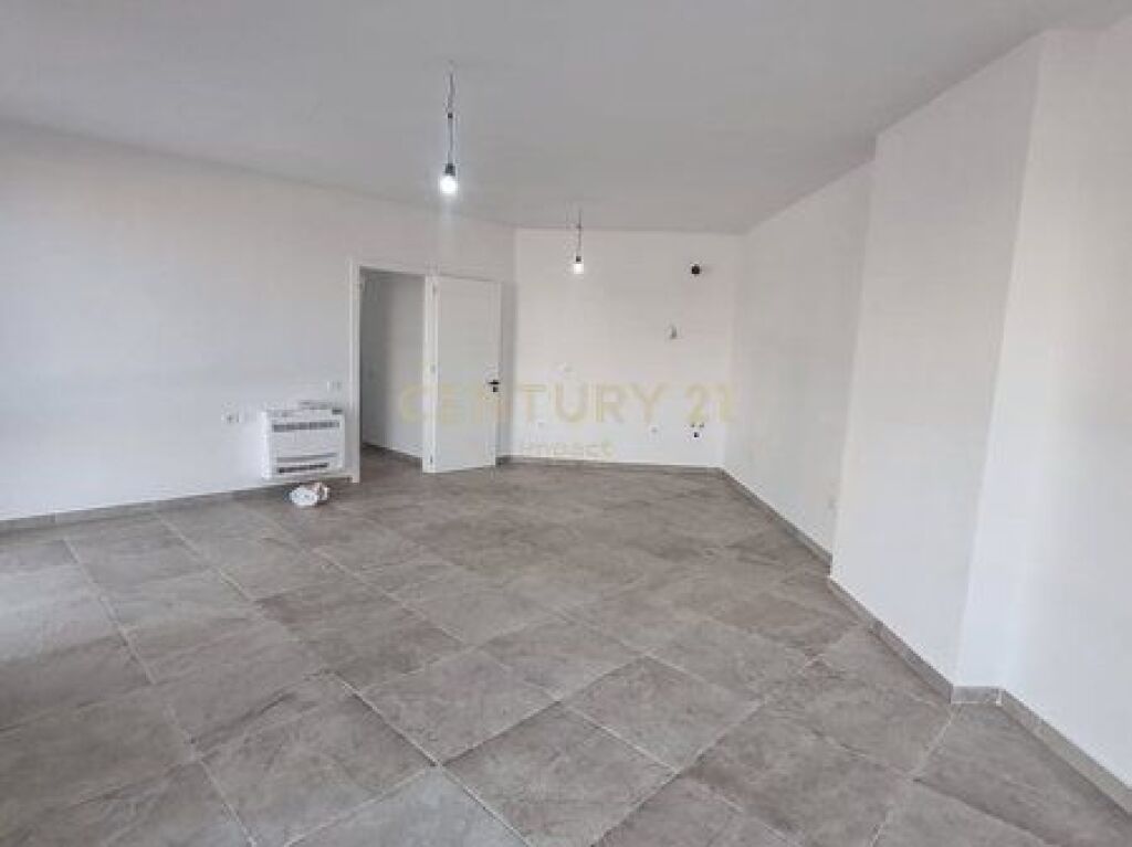 Apartament 2+1+2+ Post parkimi me qira pranë Spitalit QSUT!