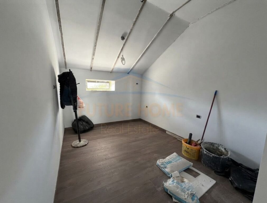 Shitet, Apartament 1+1, Shallvaret, Tiranë.