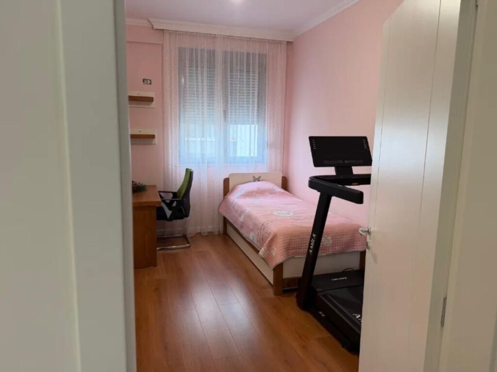 Apartament 2+1, Liqeni i Thate!