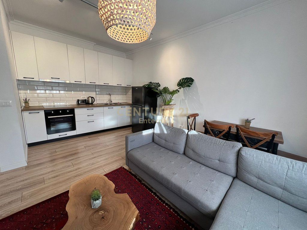 Shitet Apartament 2+1 tek Sheshi willson