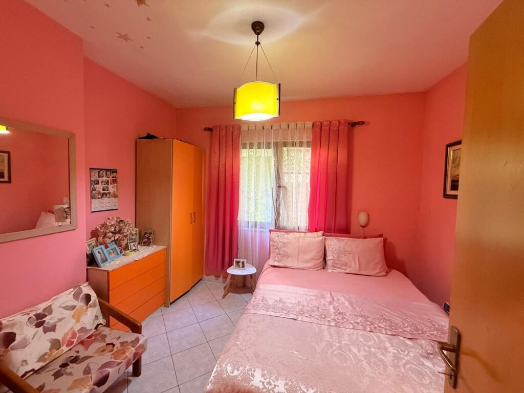 SHITET APARTAMENT 3+1+2 NË ISH-BLLOK