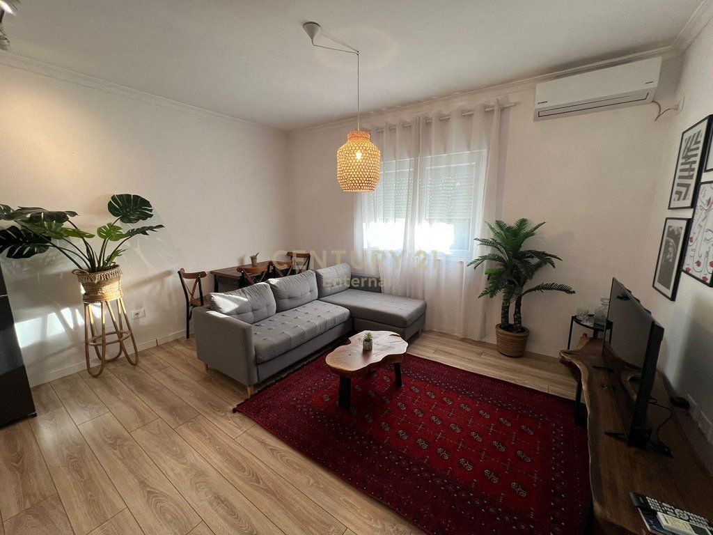 Shitet Apartament 240,000 €