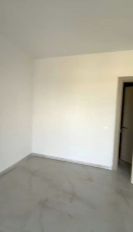 Ne zonen e Rruges Jordan Misja jepet me qera apartament 2+1+2, bosh 65,000Leke