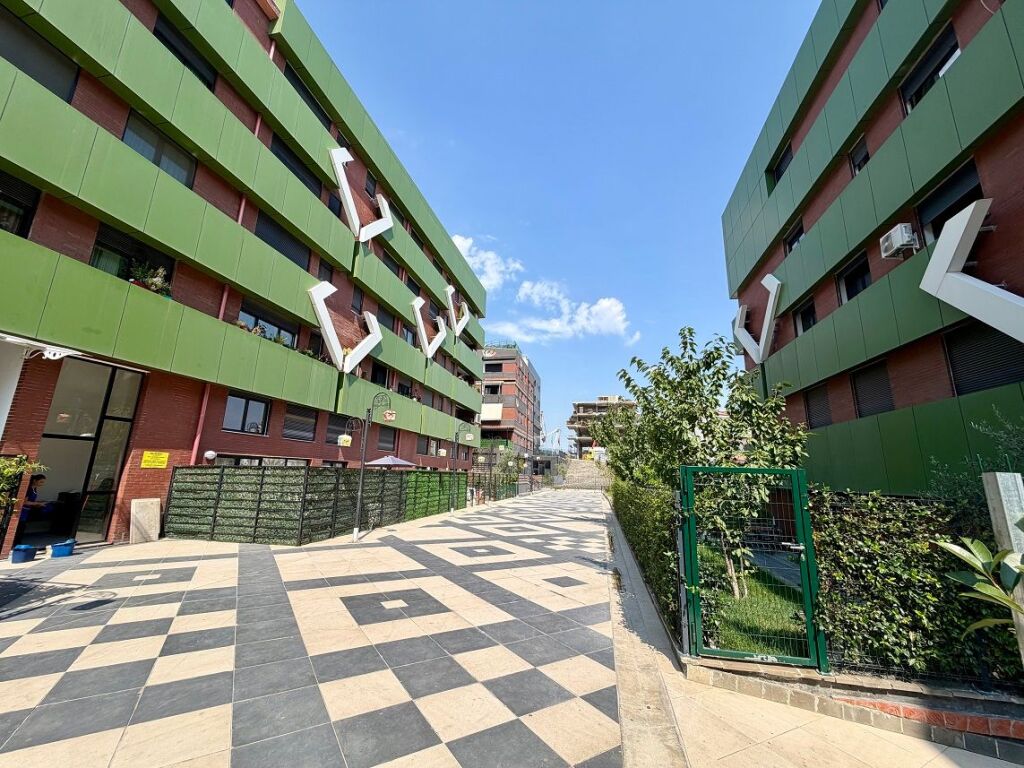 OKAZION!Shitet apartament 1+1 +verandë në Rezidencën "Kodra e Diellit"- Gjimnazi British