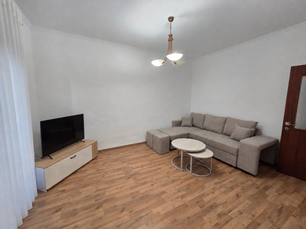 Shitet - Apartament 1+1 tek Shkolla Bashkuar
