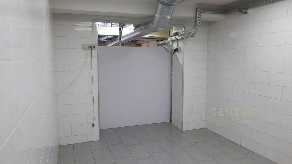 AMBIENT KOMERCIAL ME QIRA TEK MINE PEZA