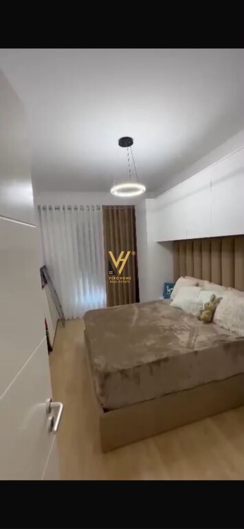 JEPET APARTAMENT 3+1+BLK ME QIRA TE RRUGA E KOSOVAREVE 2.300 EURO