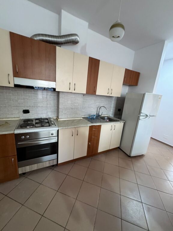 Jepet Me Qera Apartament 2+1+2 Ballkone