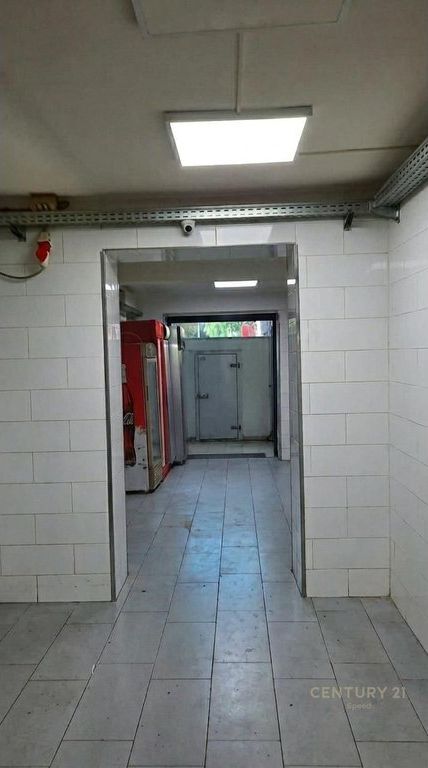 AMBIENT KOMERCIAL ME QIRA TEK MINE PEZA
