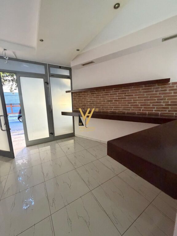 JEPET AMBIENT BIZNESI 80 M2 ME QERA NE QENDER 100.000 LEKE