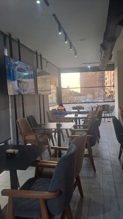 JEPET LOKAL ME QERA 120 M2 "KOMPLEKSI FRATARI, ASTIR" 1000 EURO
