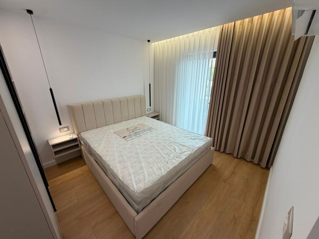 Shitet Apartament 1+1 Stacioni i Trenit