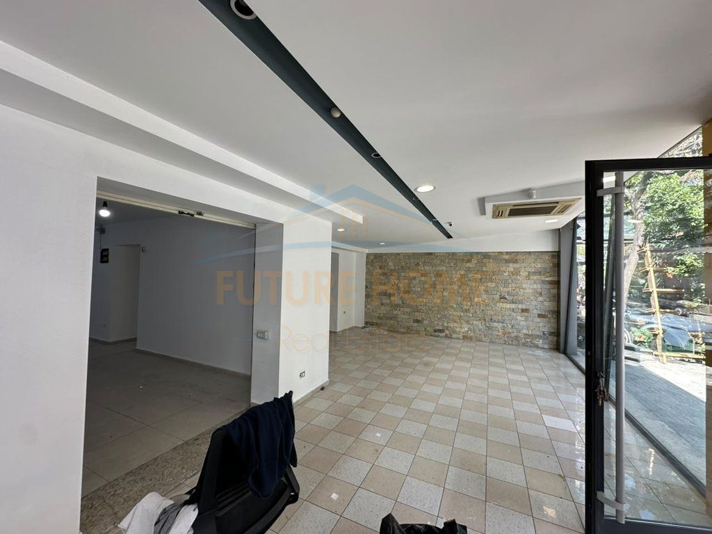 Qera, Ambient Biznesi, Rruga e Durresit, Tiranë