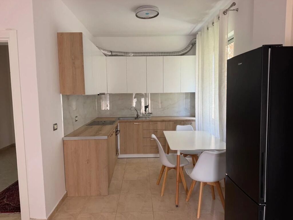 APARTAMENT ME QERA 2+1 SAUK 60.000 LEKE FH-95444