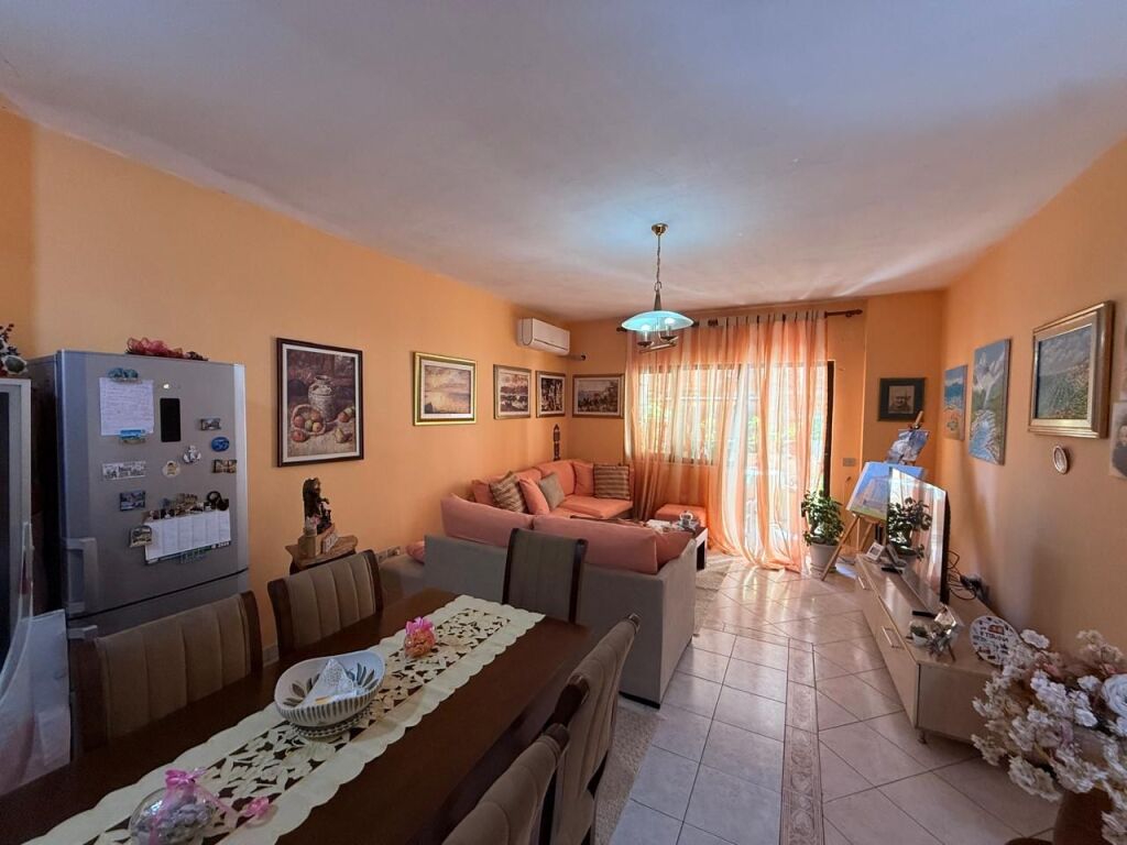 SHITET APARTAMENT 3+1+2 NË ISH-BLLOK