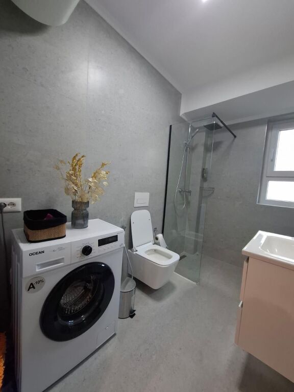 Jepet me qera apartamenti  1+1