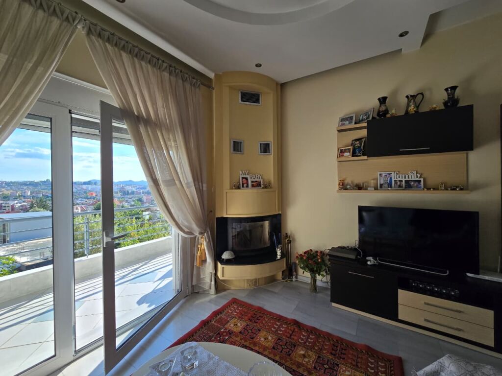 Jepet apartament 2+1+2 me qira tek Kodra e Priftit , Kinostudio ! 500 mije leke !