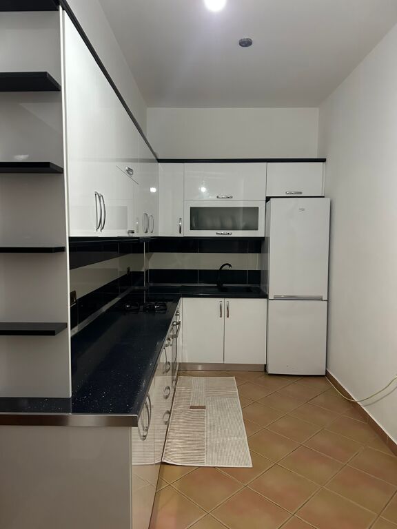 Apartament me qera 1+1