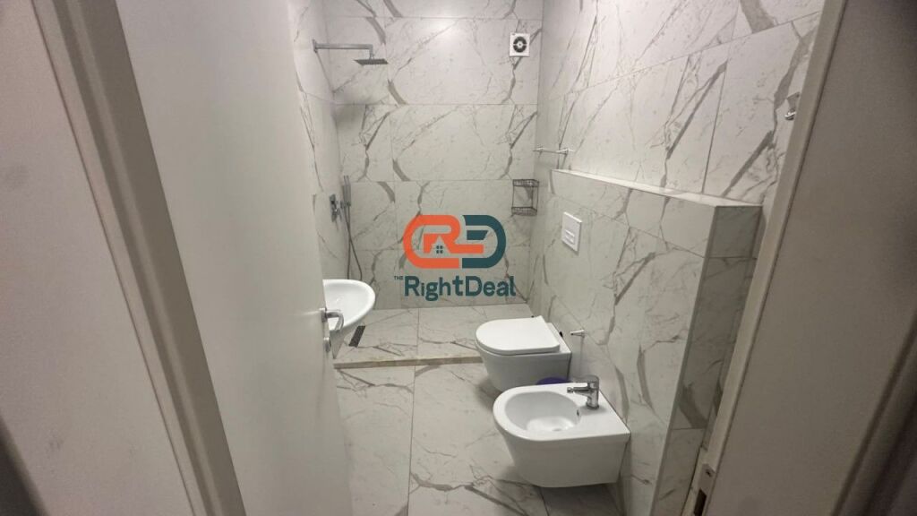 Perballe QSUT, Jepet Me Qira, Super Apartament 2+1, Totalisht I Investuar !!