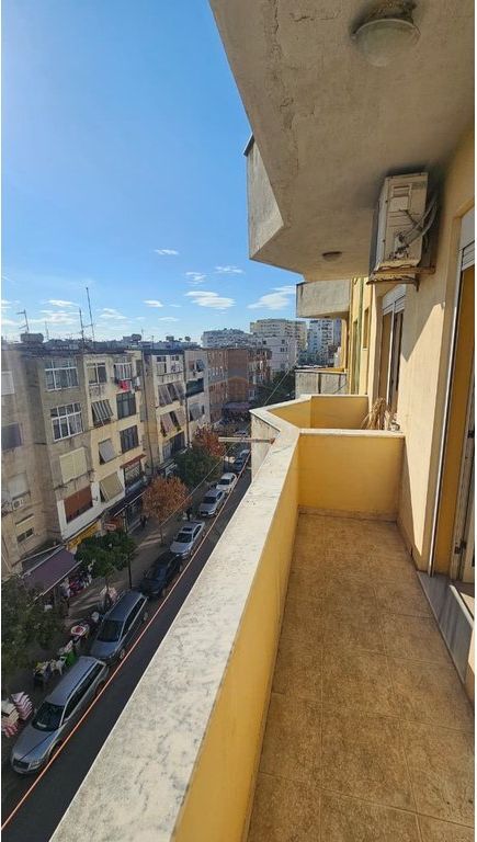 Shitet, Apartament 3+1+2, Stacioni Trenit, Durrës
