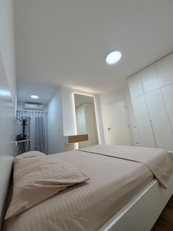 2+1, at 2 roundabouts near Harli Cafe Astir, 600 thousand lek