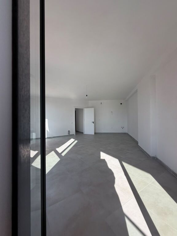 📍 Farmacia 10, Rruga Omer Nishani,Jepet me qira apartament 2+1+2,bosh 70,000 Lekë NETO