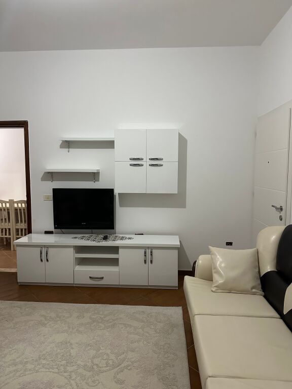 Apartament me qera 1+1