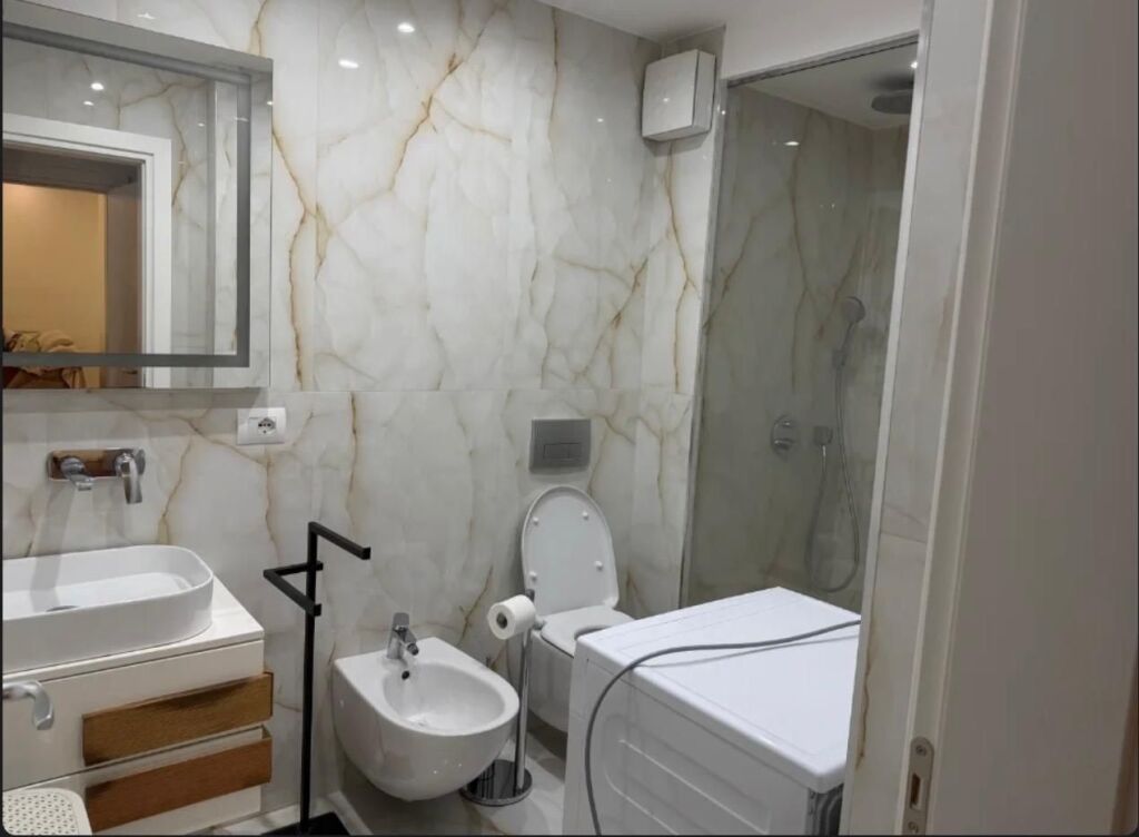 Apartament 2+1, Liqeni i Thate!