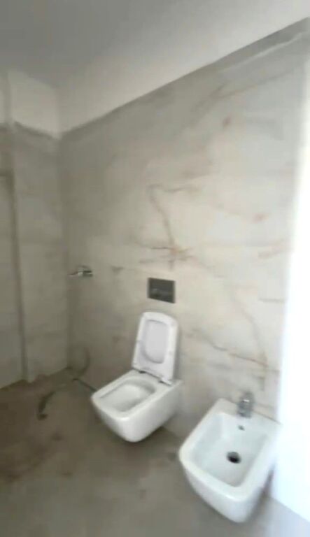 Ne zonen e Rruges Jordan Misja jepet me qera apartament 2+1+2, bosh 65,000Leke