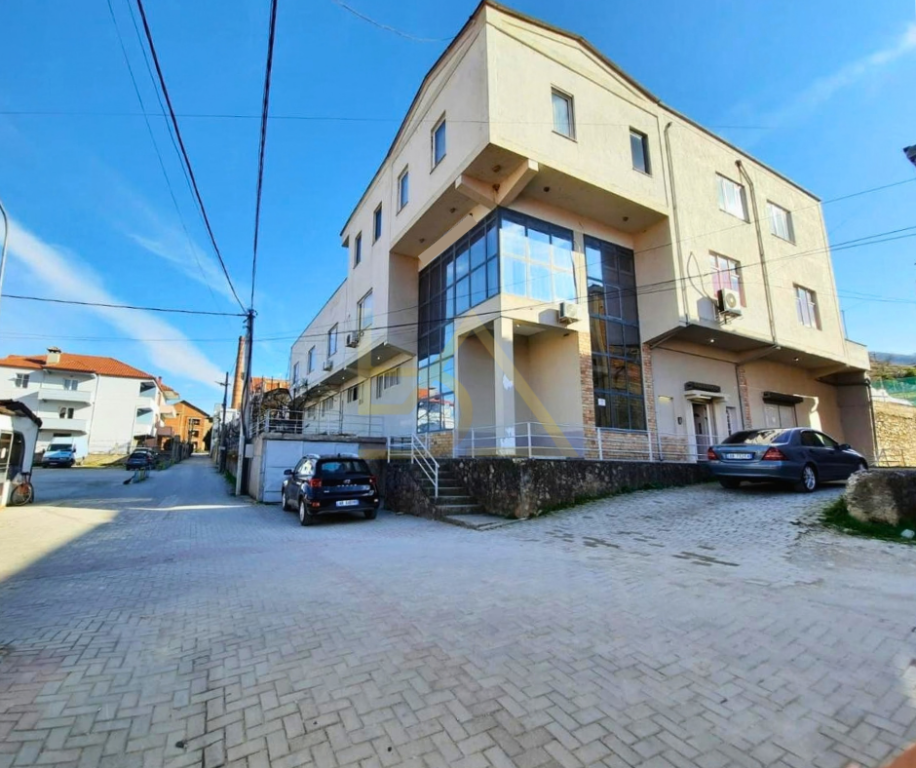 VENDESI MULTIFUNZIONALE IN VENDITA – POGRADEC