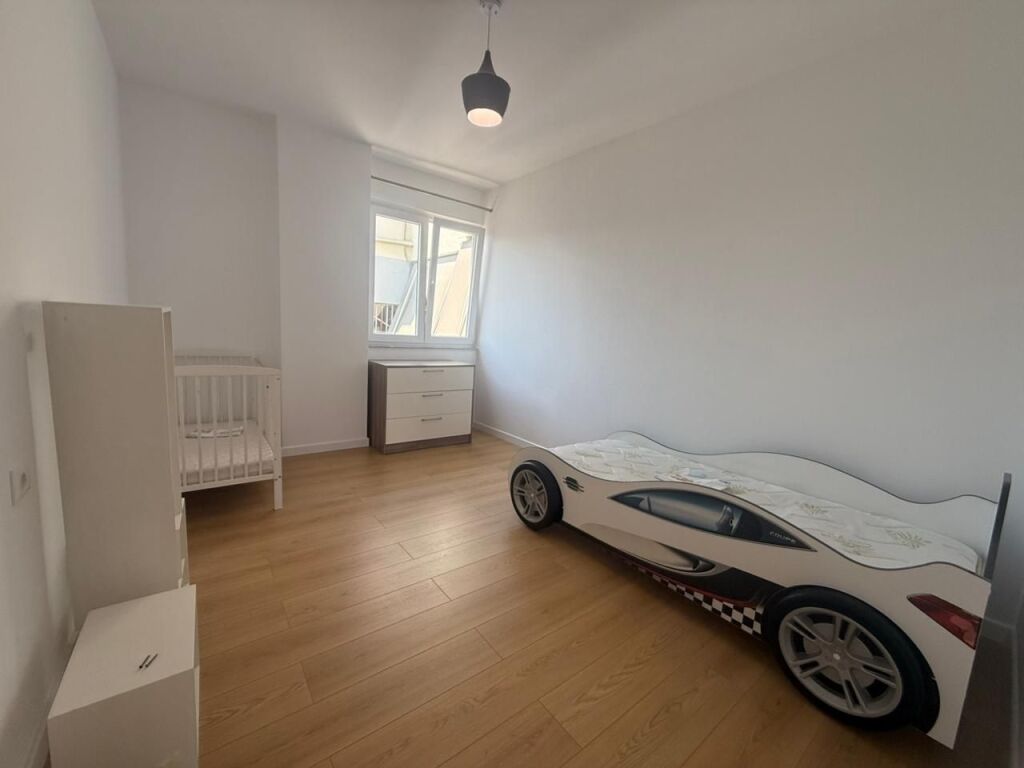 🏢Yzberisht,prane Pasticeri Nela 6 jepet me qera apartament ,2+1,i sapo mobiluar. 56,000Leke(Bruto)   